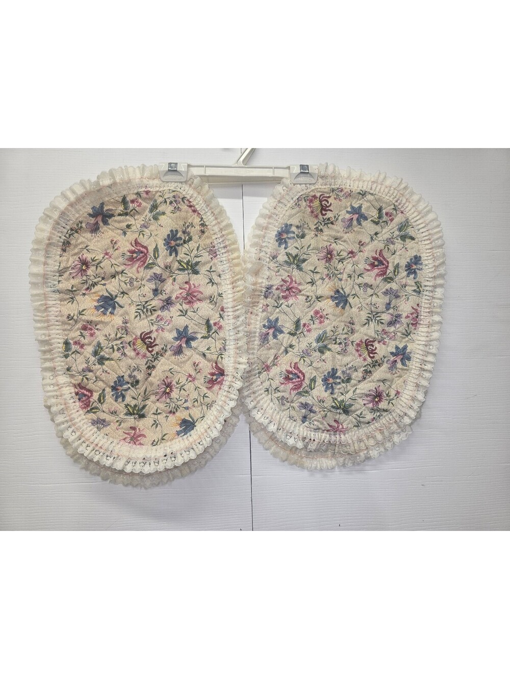 Set of 4 Vintage Quilted Oval Floral Placemats Ruffled Lace Trim Cream Pink Blue